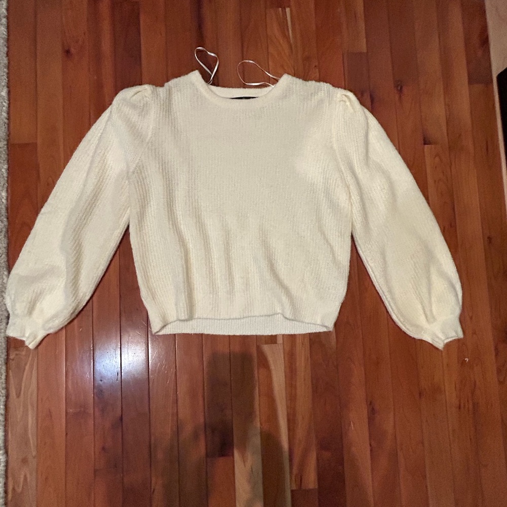 Cream sweater medium NWOT